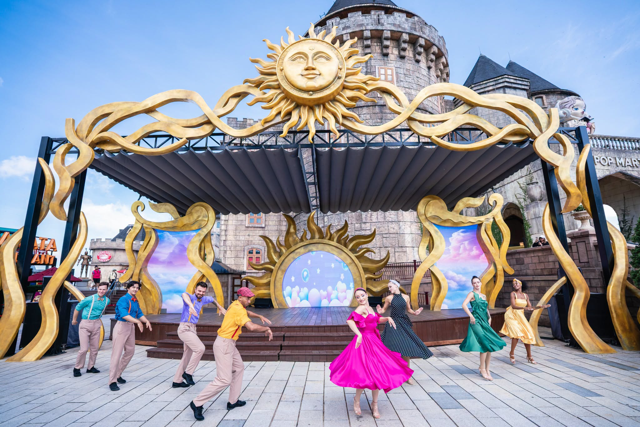 Lễ hội Mặt Trời mang đến nhiều hoạt động giải trí và chương trình nghệ thuật đặc sắc. (Nguồn: Sưu tầm)