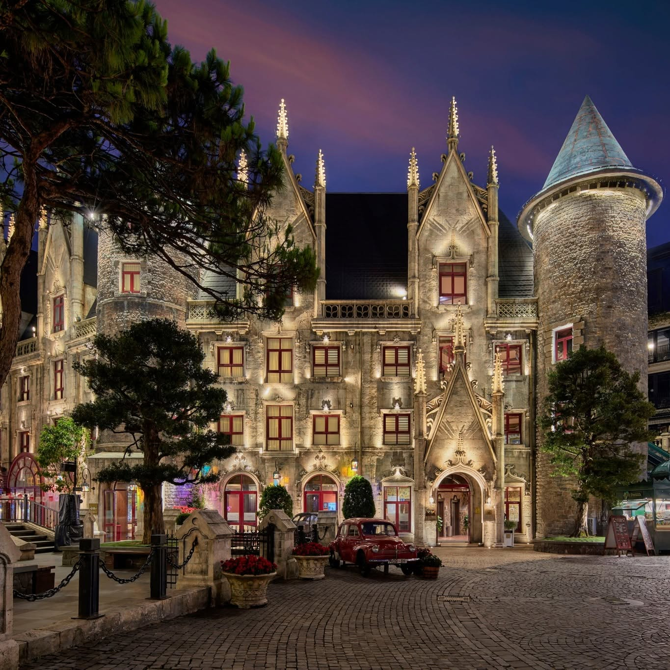 Mercure Danang French Village Ba Na Hills là lựa chọn nghỉ dưỡng dành cho du khách muốn ngủ lại trên đỉnh Bà Nà Hills. (Nguồn: Sưu tầm)