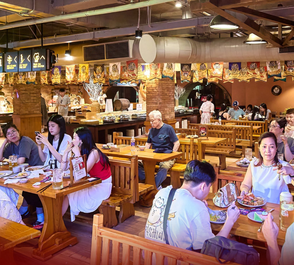 Beer Plaza phục vụ buffet quốc tế cùng nhiều món nướng hấp dẫn và bia thủ công Sun KraftBeer. (Nguồn: Sưu tầm)