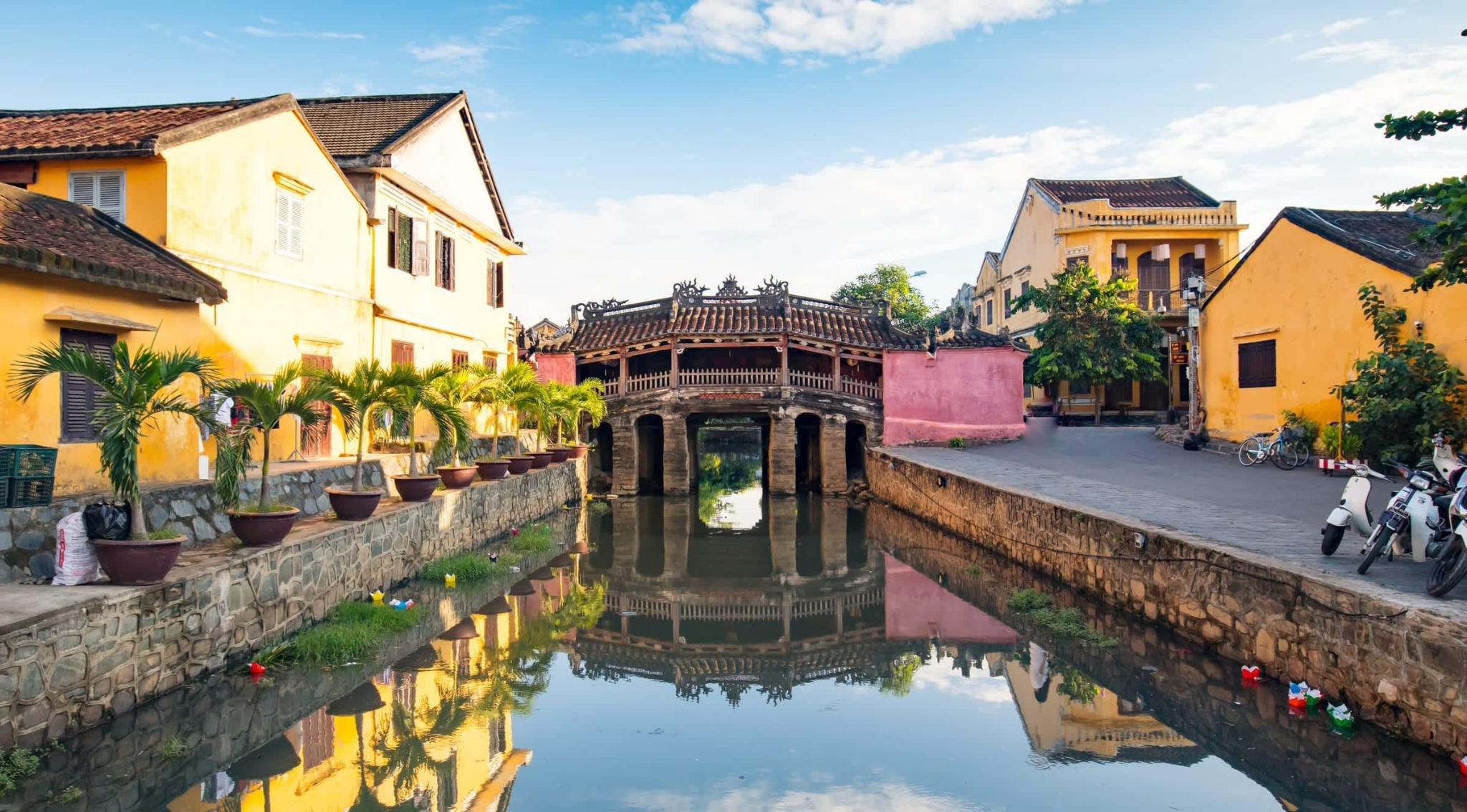 Phố cổ Hội An cổ kính là điểm khởi đầu lý tưởng trước khi khám phá Sun World Ba Na Hills. (Nguồn: Sưu tầm)