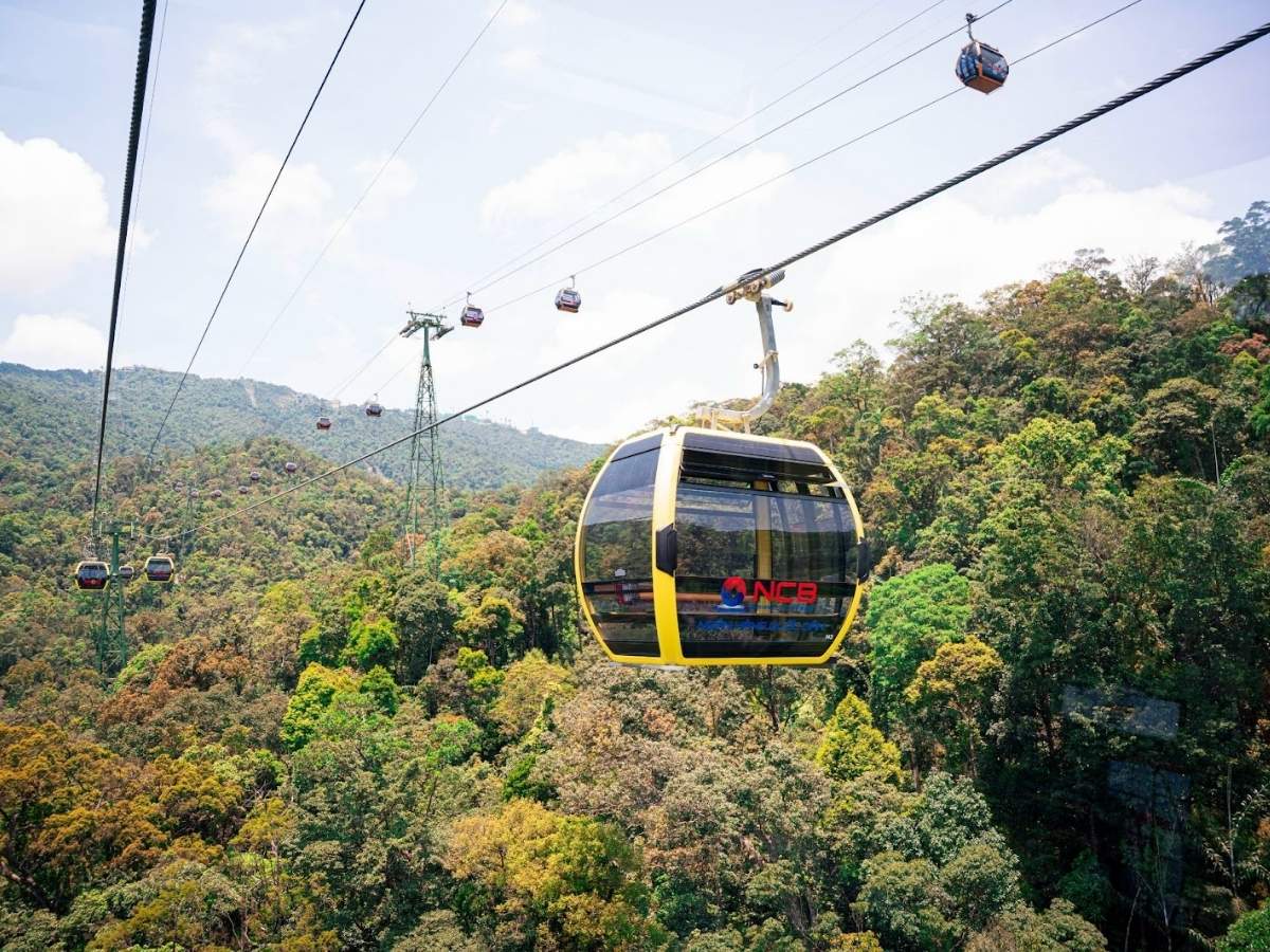 trai-nghiem-cap-treo-lo-lung-giua-may-troi-mo-ra-toan-canh-nui-rung-ba-na-hung-vi