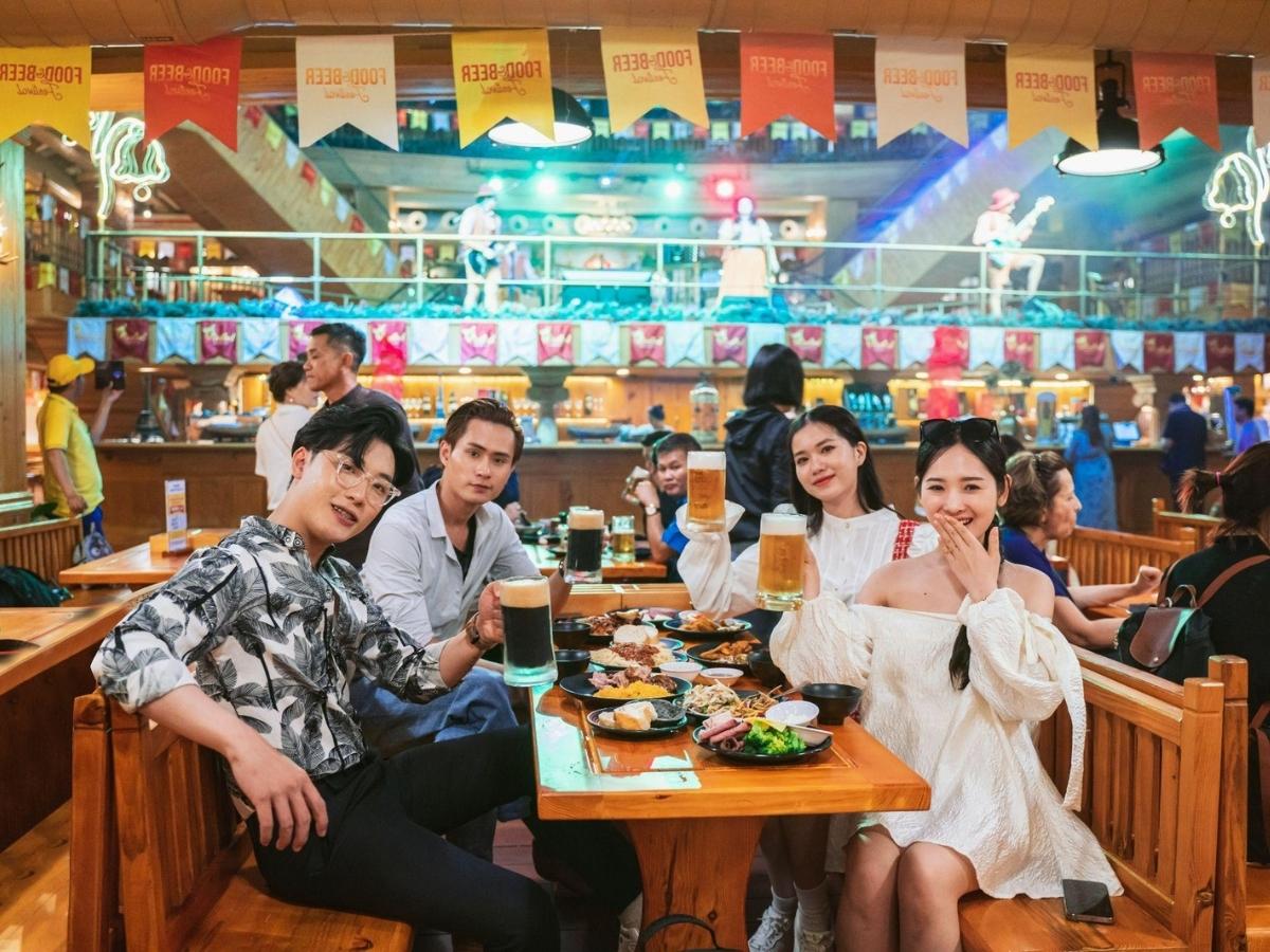 dui-ga-tay-xong-khoi-ngon-hon-khi-ket-hop-cung-ly-bia-duc-mat-lanh-tai-beer-plaza