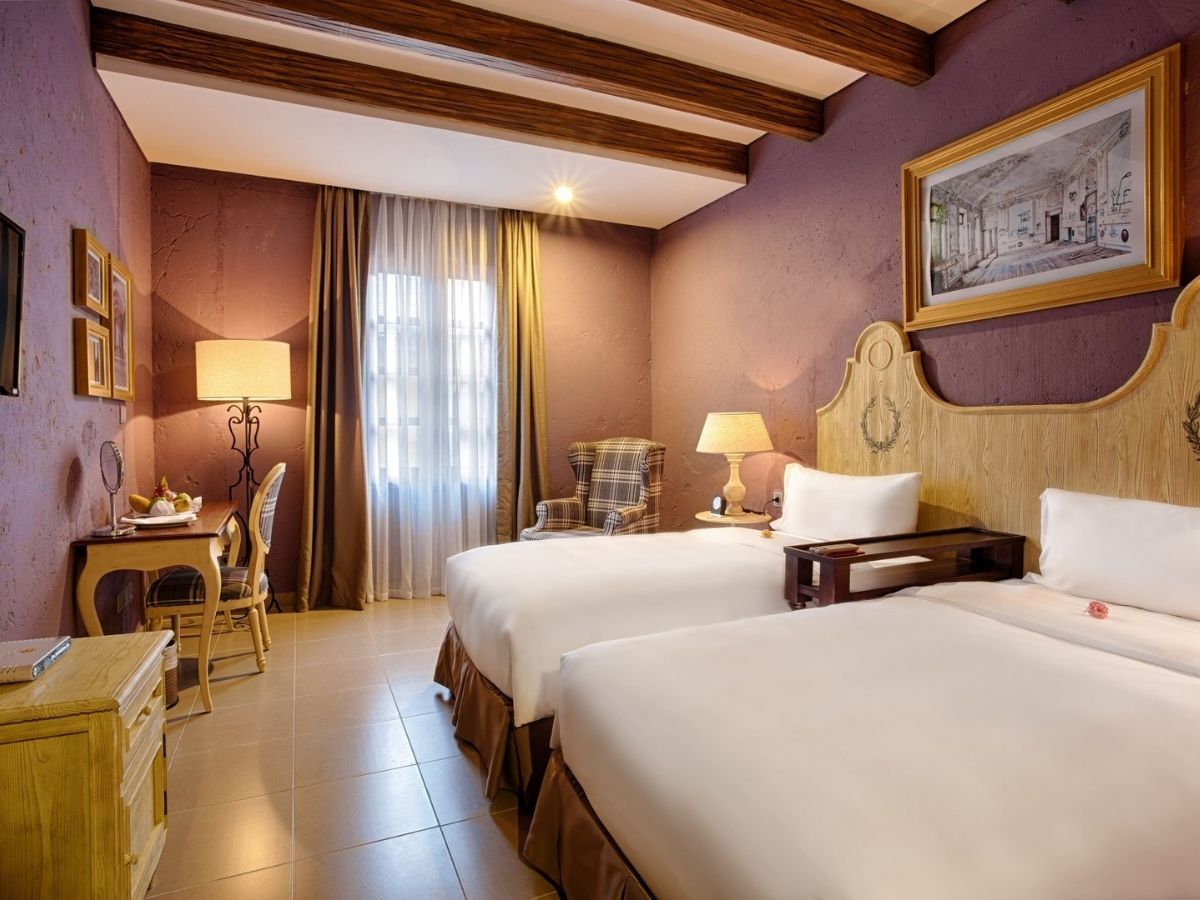 khach-san-tren-ba-na-hills-co-so-luong-phong-va-hang-phong-da-dang