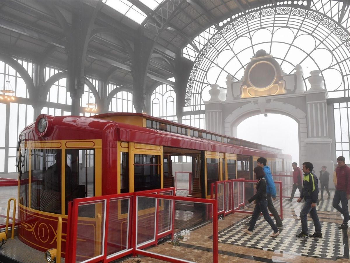 tau-hoa-leo-nui-ba-na-hills-giup-tiet-kiem-thoi-gian-di-chuyen-va-mang-den-hanh-trinh-ngam-canh-thu-vi