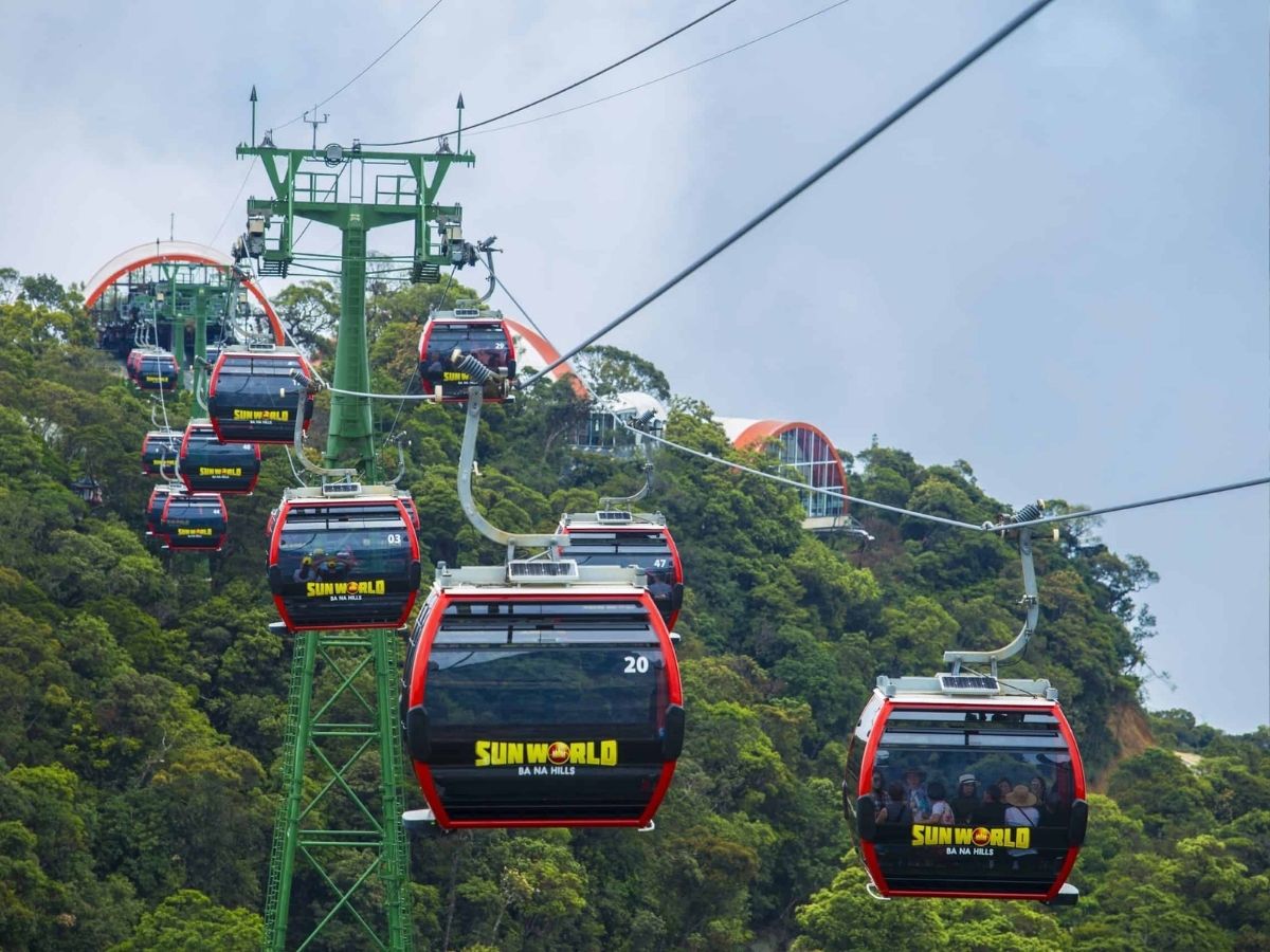 du-chon-cap-treo-hay-tau-hoa-leo-nui-du-khach-deu-co-the-tan-huong-nhung-trai-nghiem-doc-dao