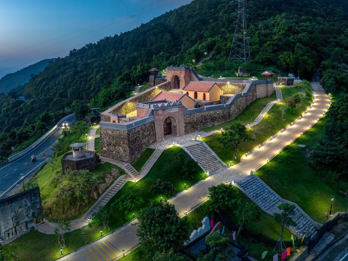 toan-canh-di-tich-quoc-gia-hai-van-quan-sau-trung-tu