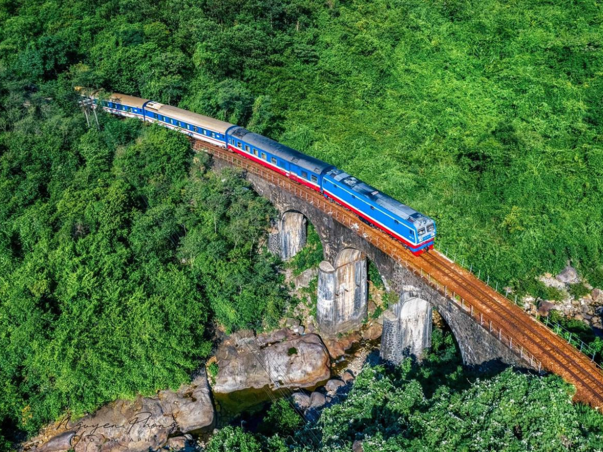 cung-duong-sat-dep-doc-theo-viet-nam