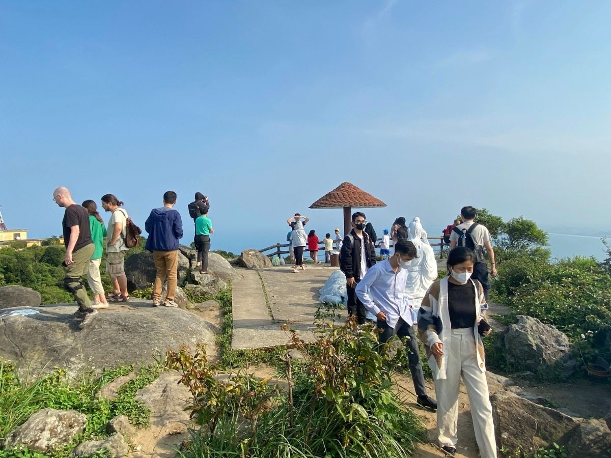 trang-phuc-thoai-mai-chinh-phuc-dinh-ban-co