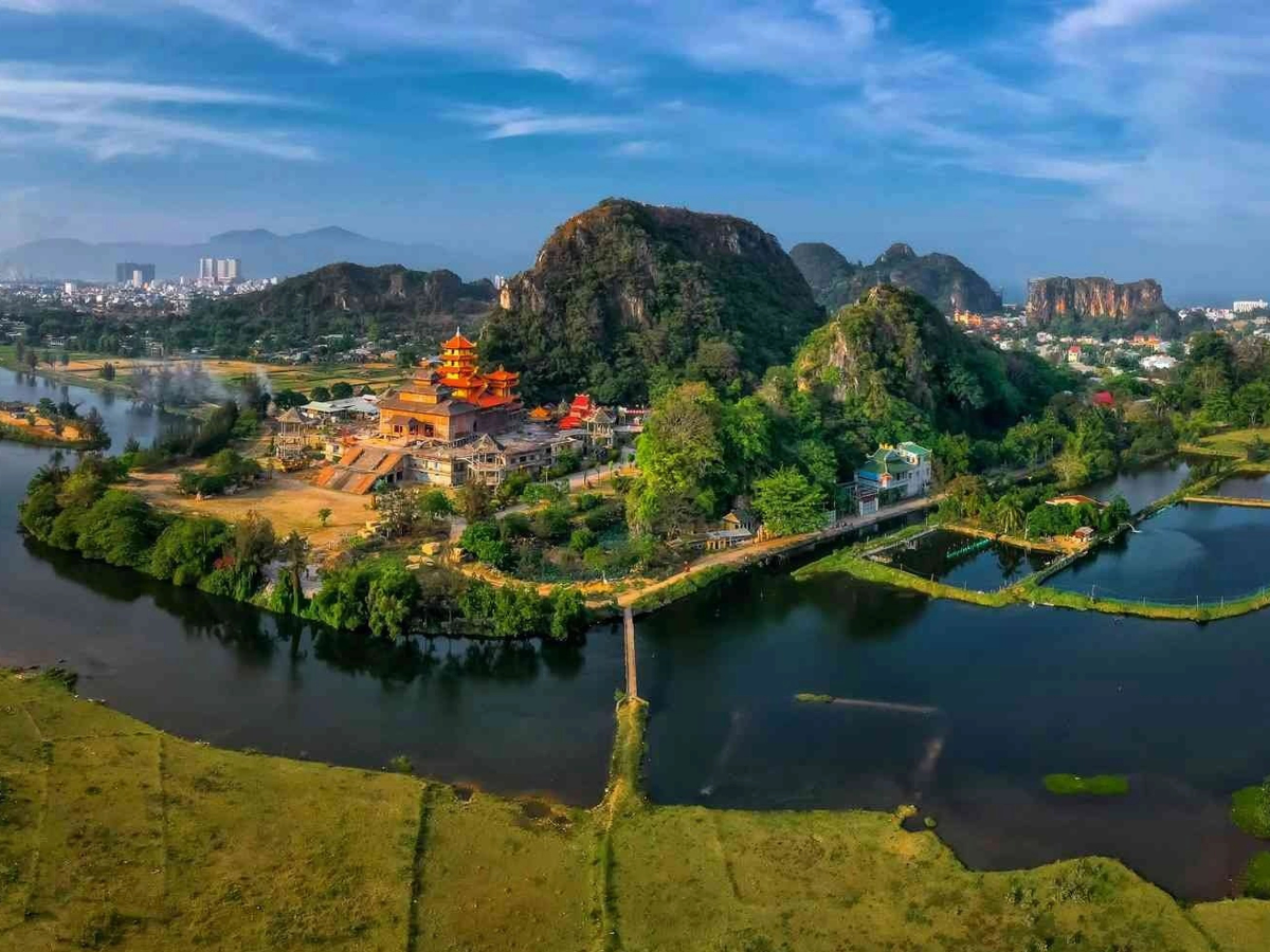 ngu-hanh-son-nui-da-voi-van-hoa-tam-linh