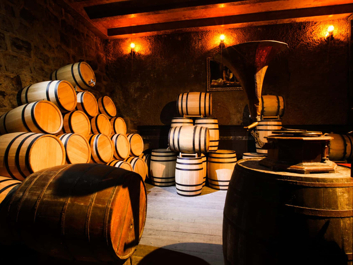 ham-ruou-debay-100-nam