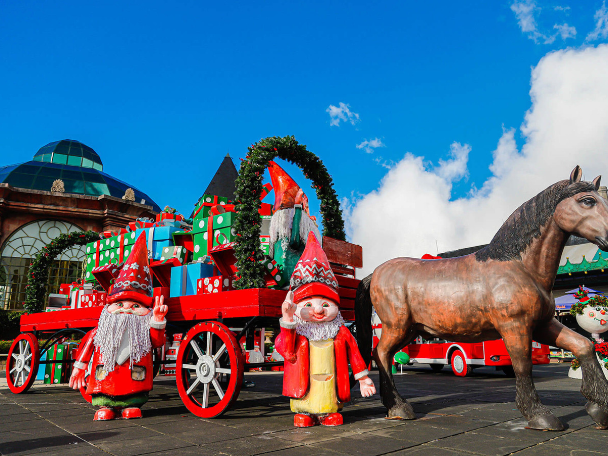 trang-tri-giang-sinh-ruc-ro