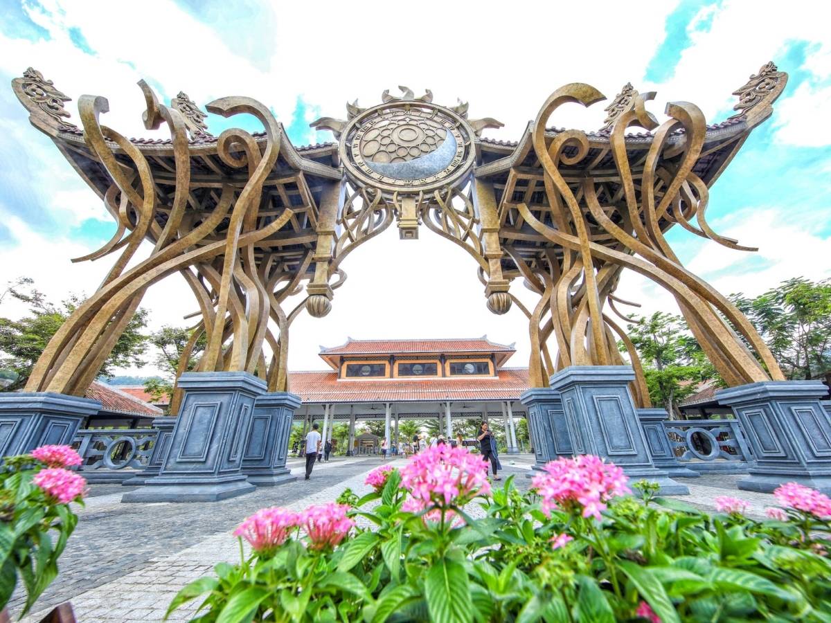 cong-thoi-gian-ba-na-hills-khong-thu-rieng-phi-vao-cong