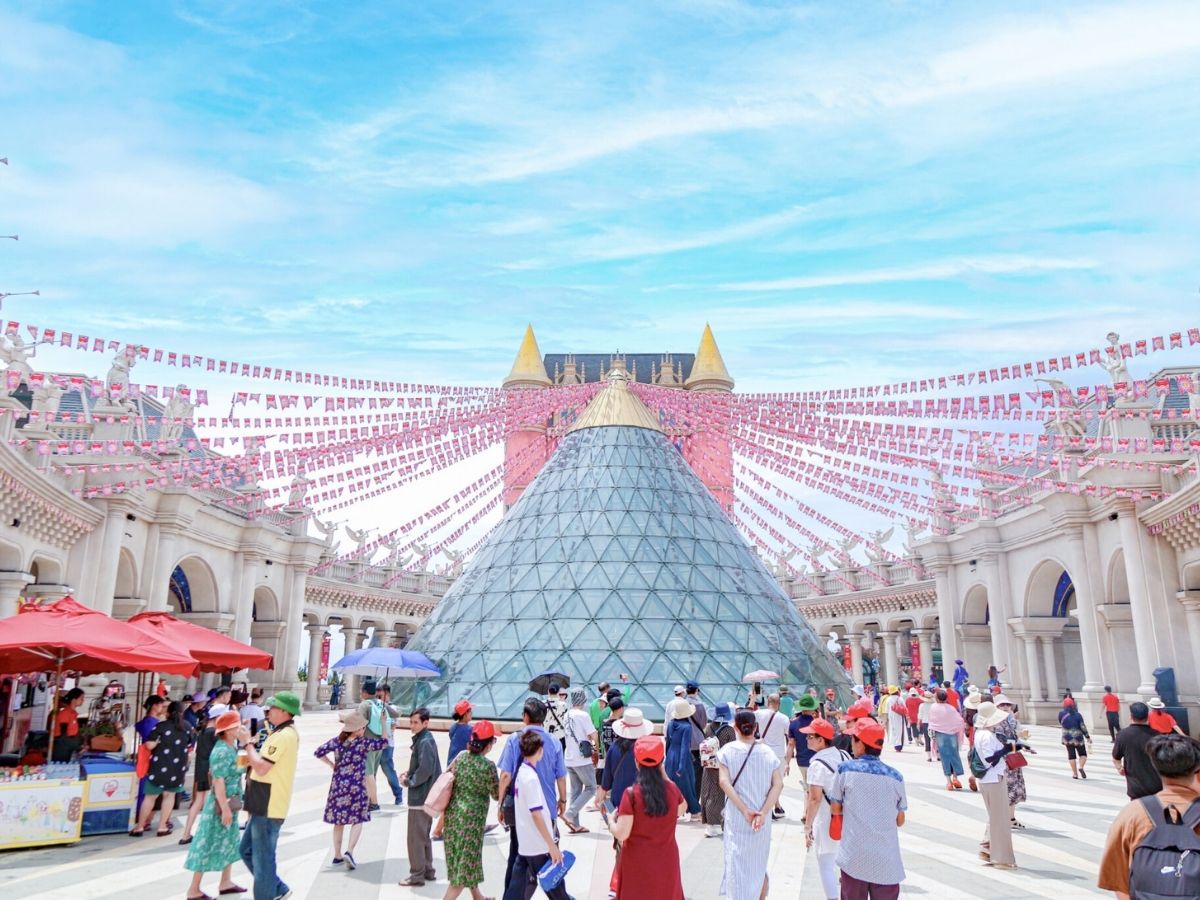 quang-truong-nhat-thuc-dien-ra-nhieu-le-hoi-dac-sac