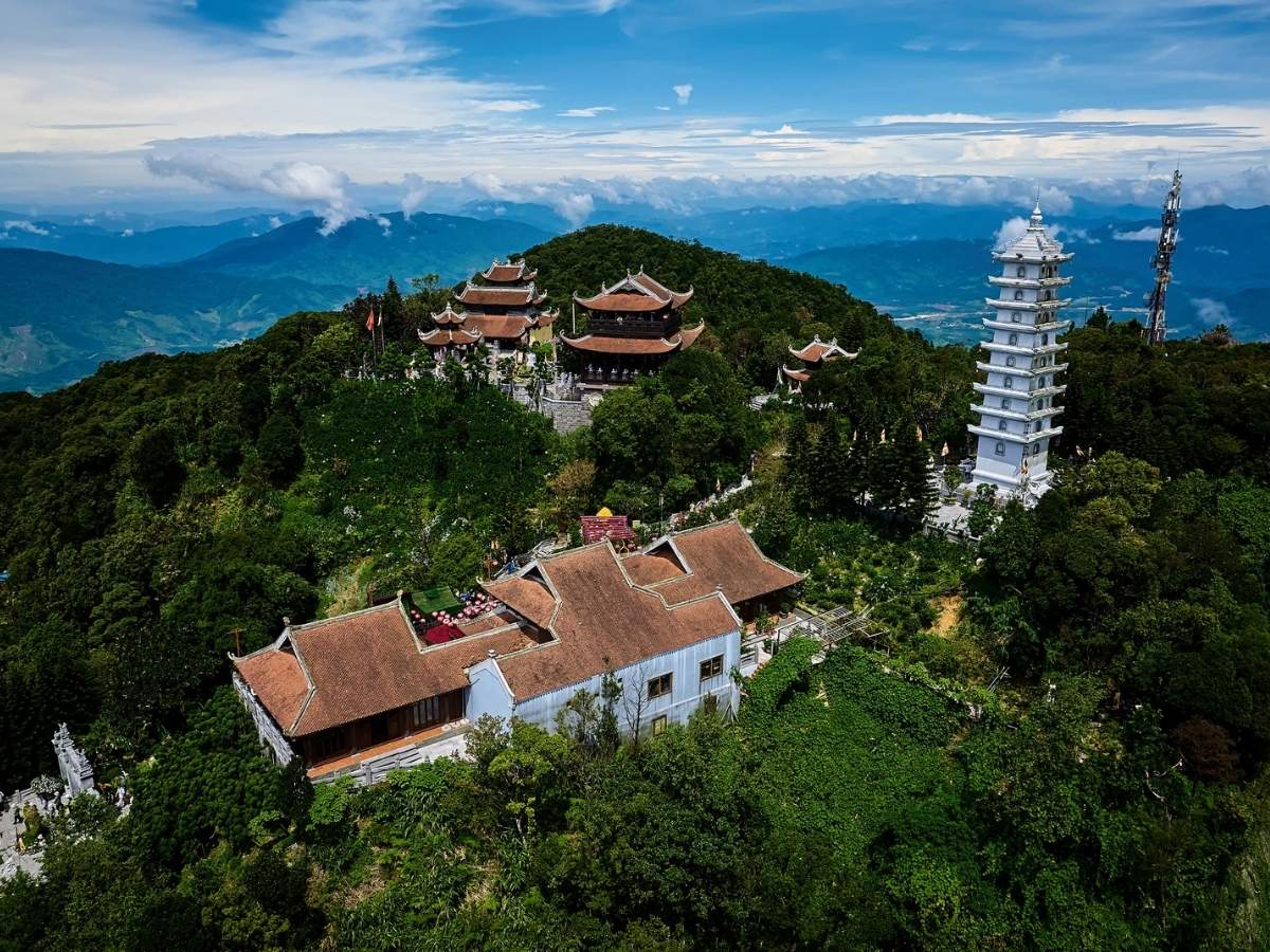 chi-tiet-kien-truc-linh-phong-bao-thap-y-nghia-tam-linh