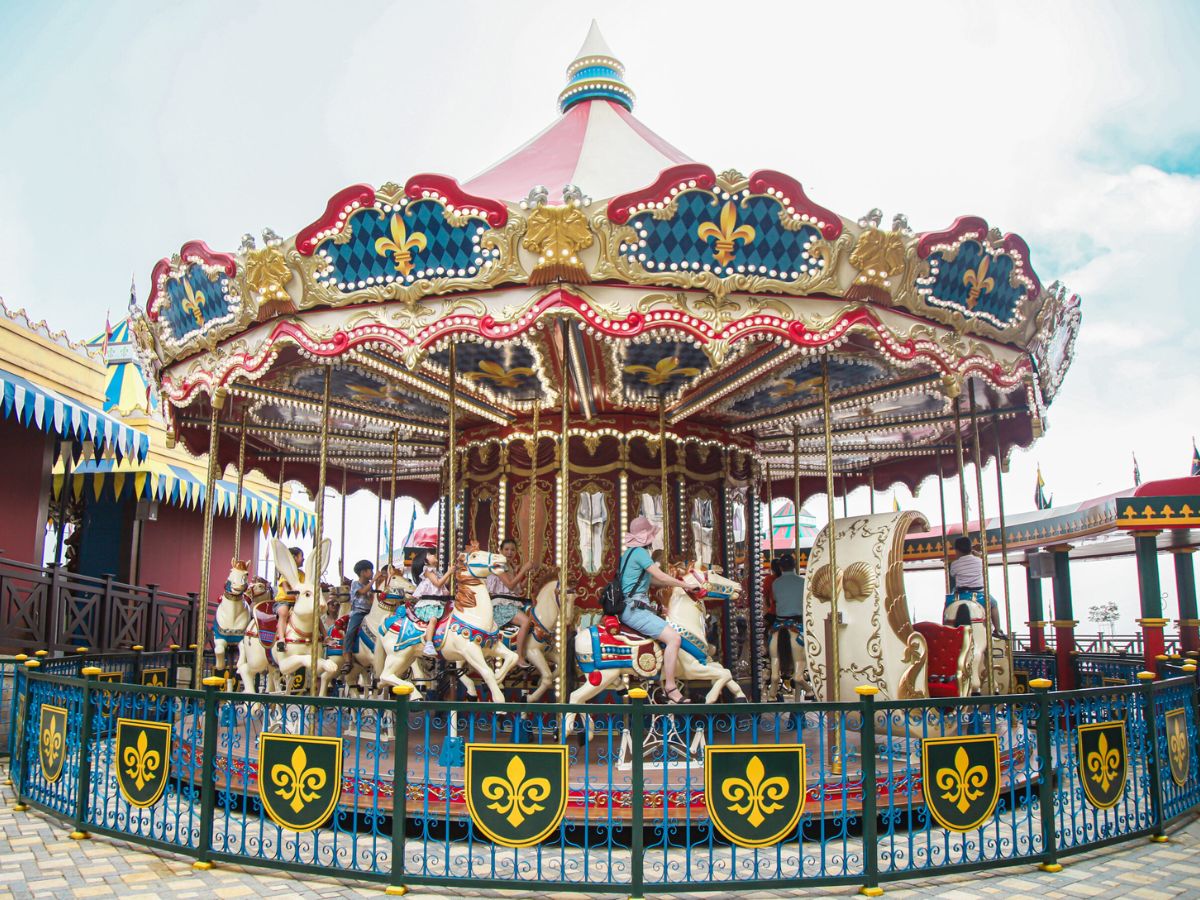 vong-quay-thien-ma-thu-hut-dong-dao-du-khach