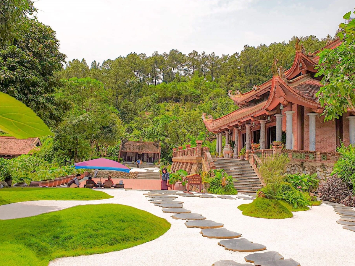 Tham quan và tận hưởng không khí bình yên, thanh tịnh tại Địa Tạng Phi Lai Tự