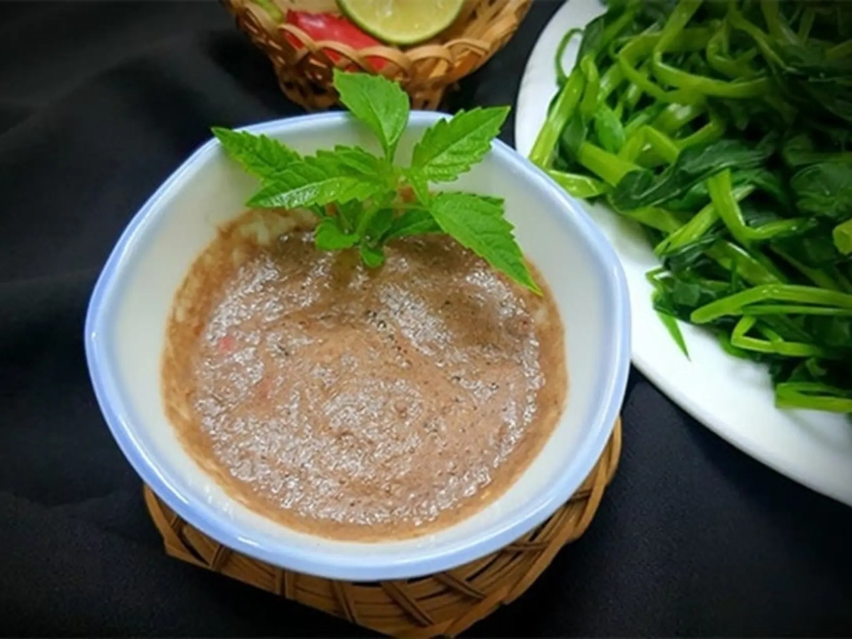 Mắm cáy ngon nhất là khi ăn cùng các món luộc