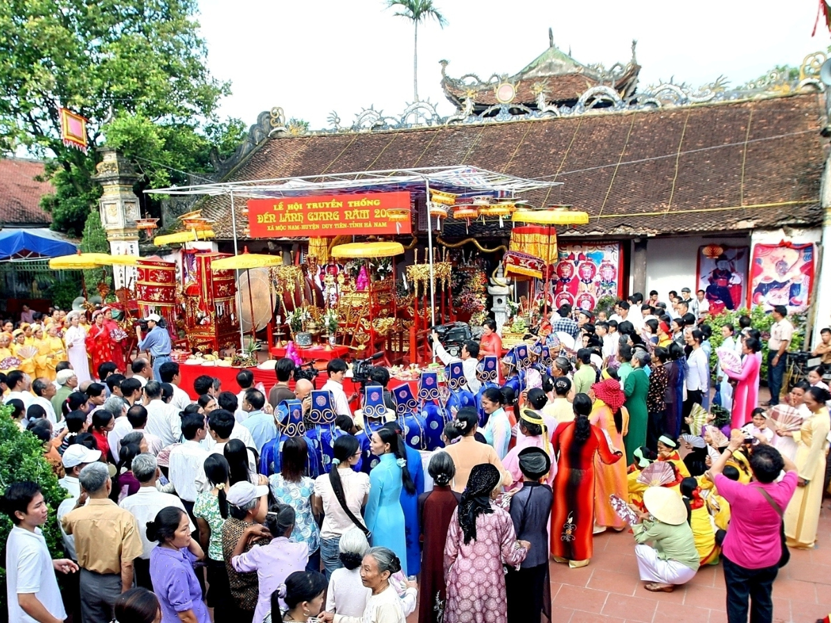 Về Hà Nam để hoà mình vào những lễ hội truyền thống đặc sắc