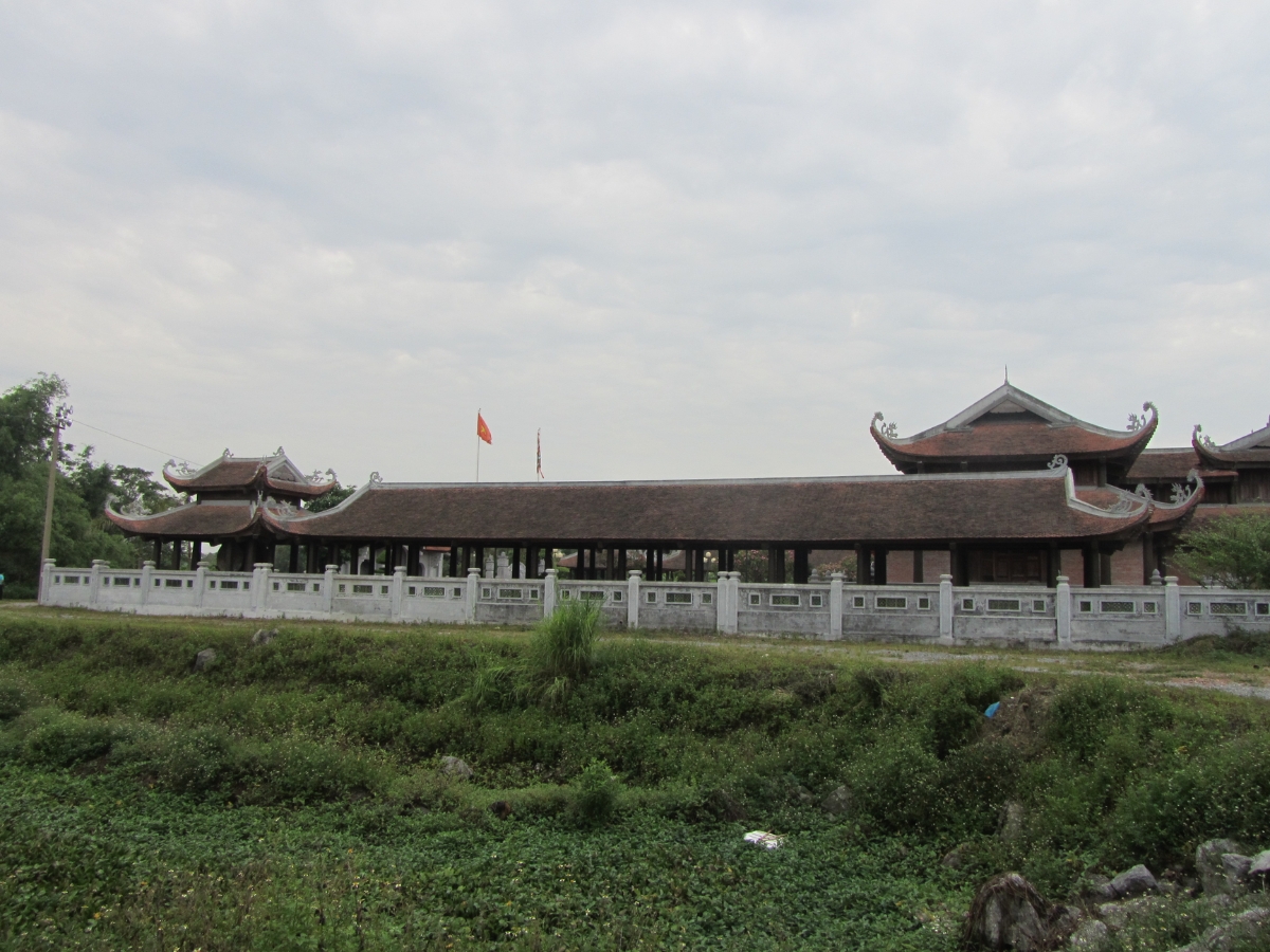 Đền thờ 10 cô gái Lam Hạ được xây dựng theo kiến trúc truyền thống