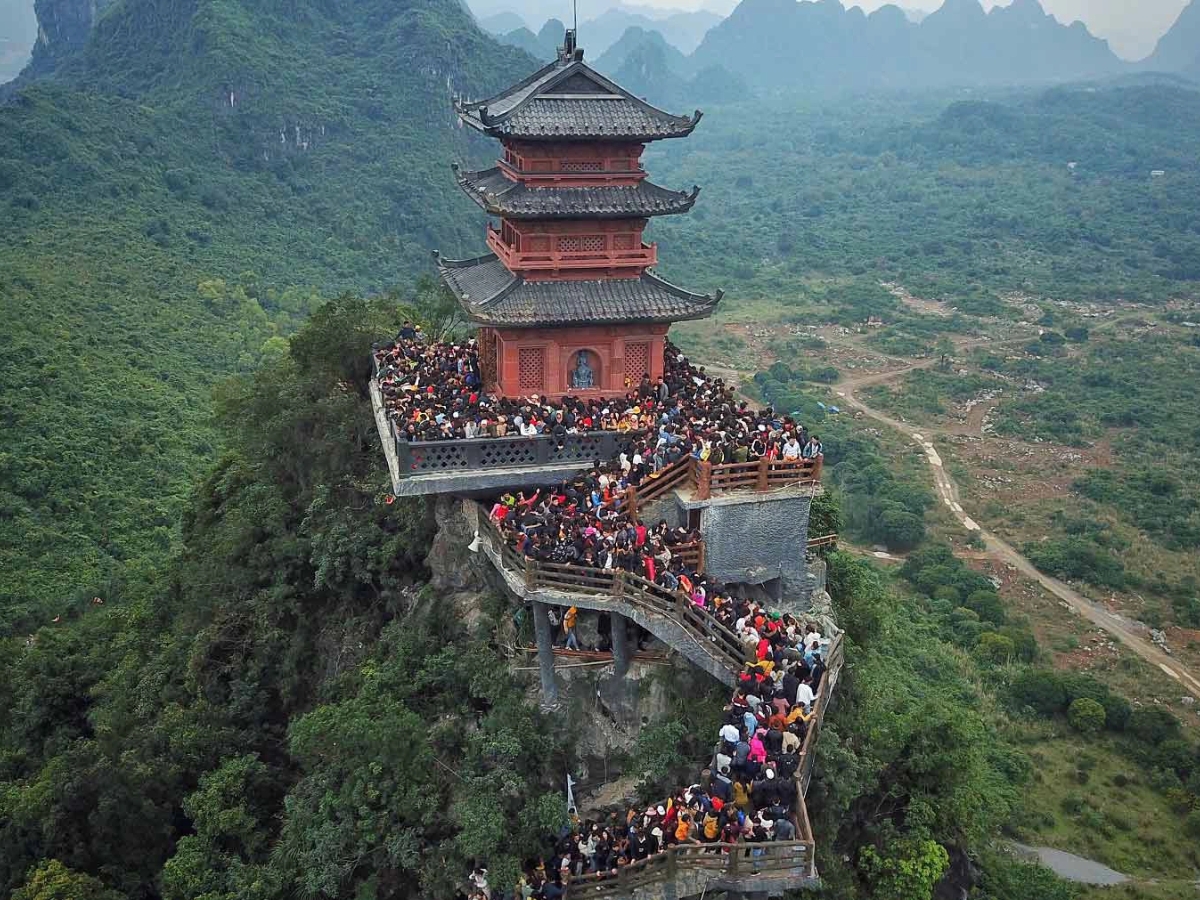 Kết hợp tham quan, vãn cảnh tại chùa Tam Chúc