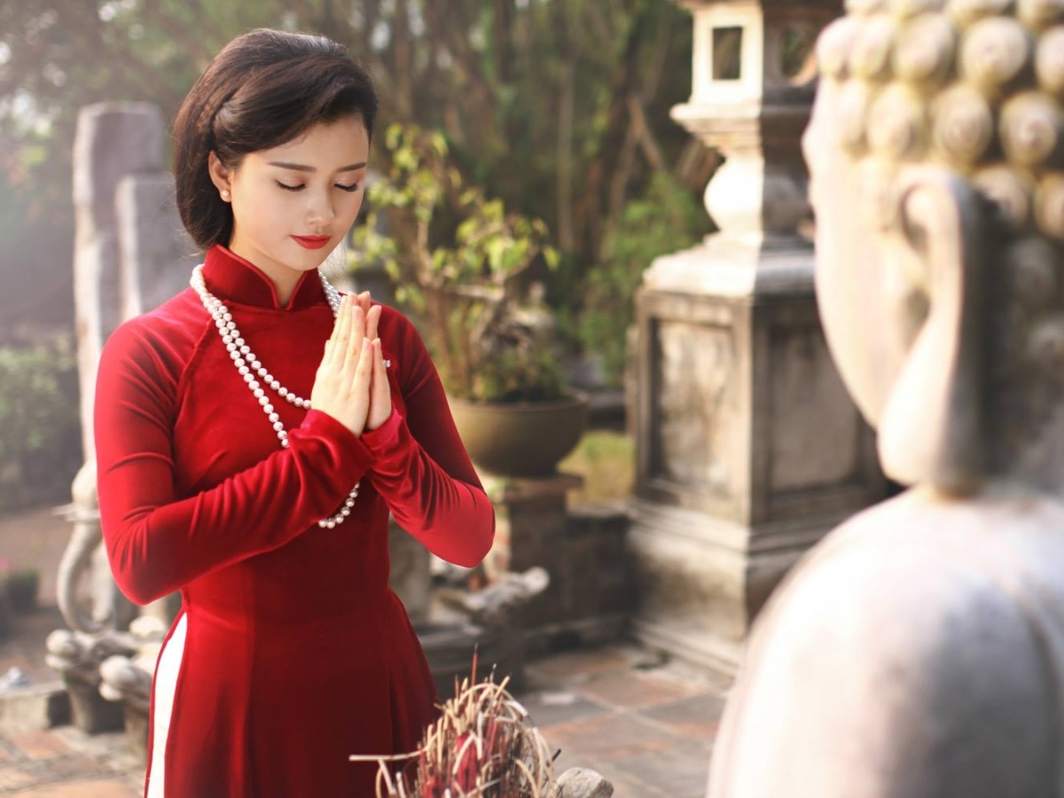 Ăn mặc kín đáo, lịch sự khi đi lễ chùa Ninh Tảo