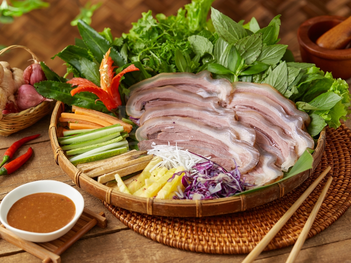 Lựa chọn những quán ăn nổi tiếng trong vùng để có được một bữa ăn ngon, trọn vẹn