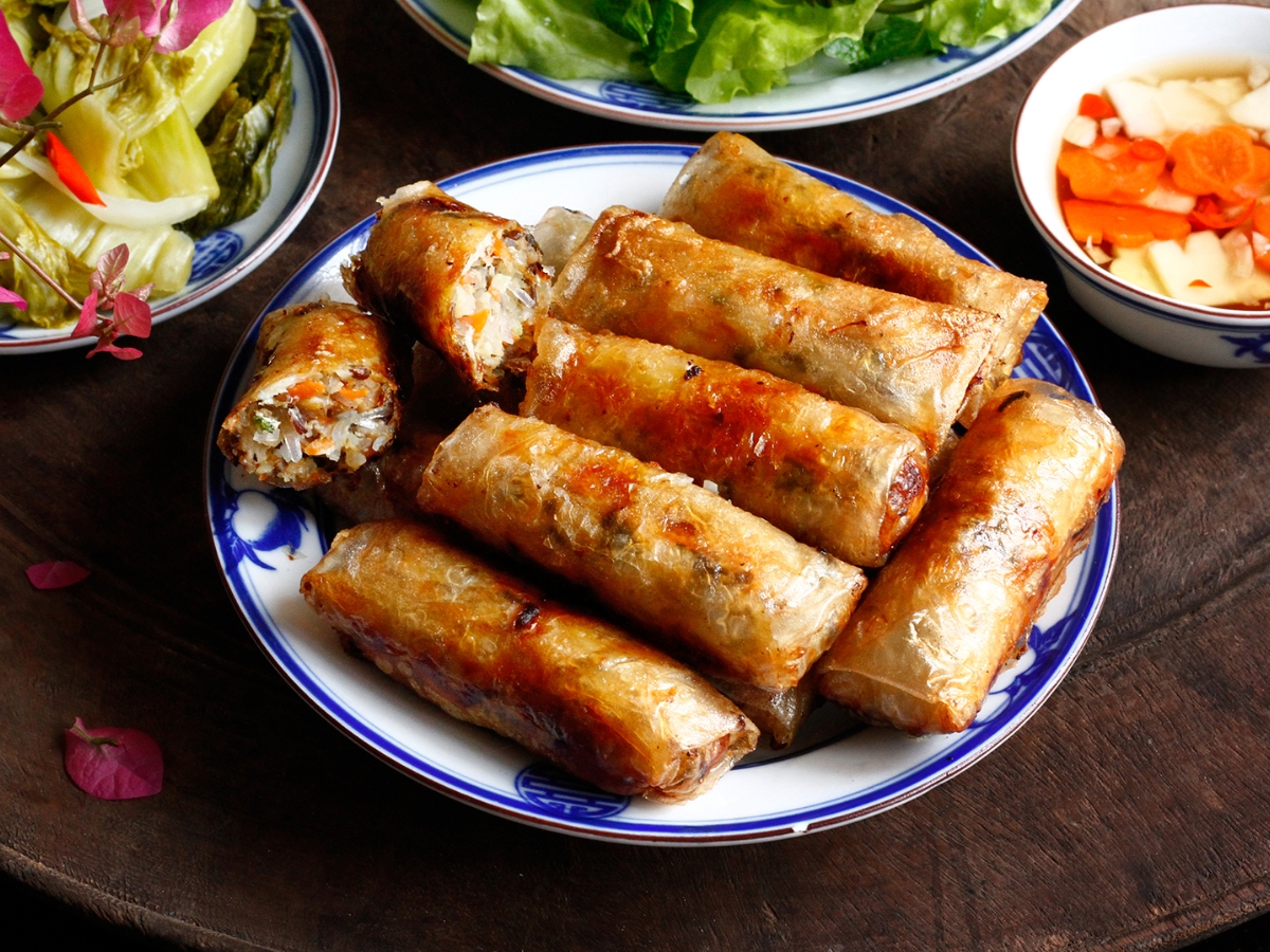 Bánh đa Làng Chều khi rán có lớp vỏ vàng óng, giòn rụm, thơm ngon