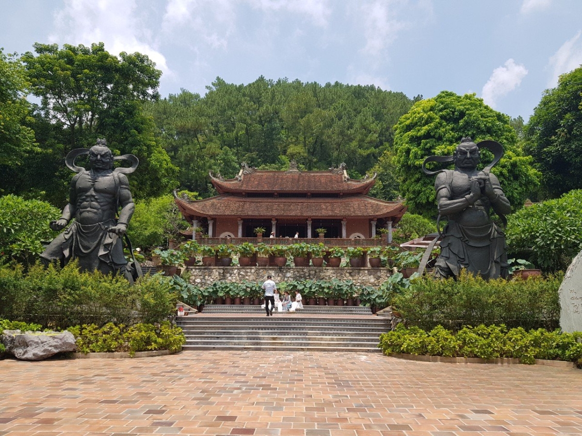 Tháng 7 và tháng 8 Âm lịch là những thời điểm lý tưởng để tham quan chùa Địa Tạng Phi Lai Tự