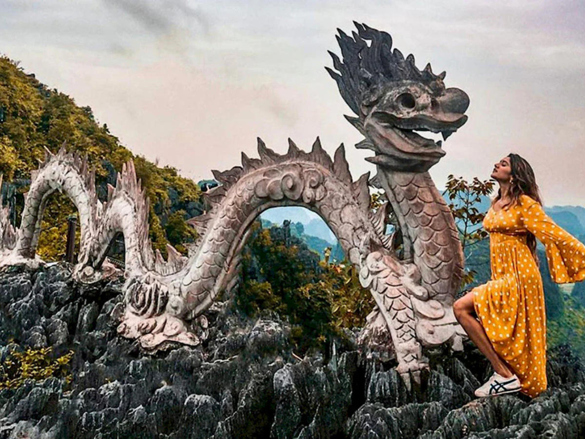 Chụp ảnh hoành tráng tại Tượng Đá Rồng trên đỉnh Hang Múa
