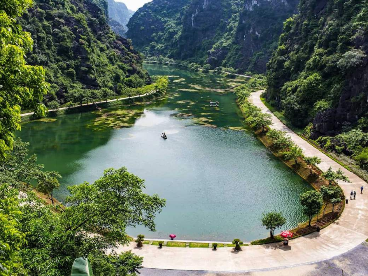 Động Am Tiên sở hữu vẻ đẹp huyền ảo, được ví như Tuyệt Tình Cốc giữa lòng Ninh Bình