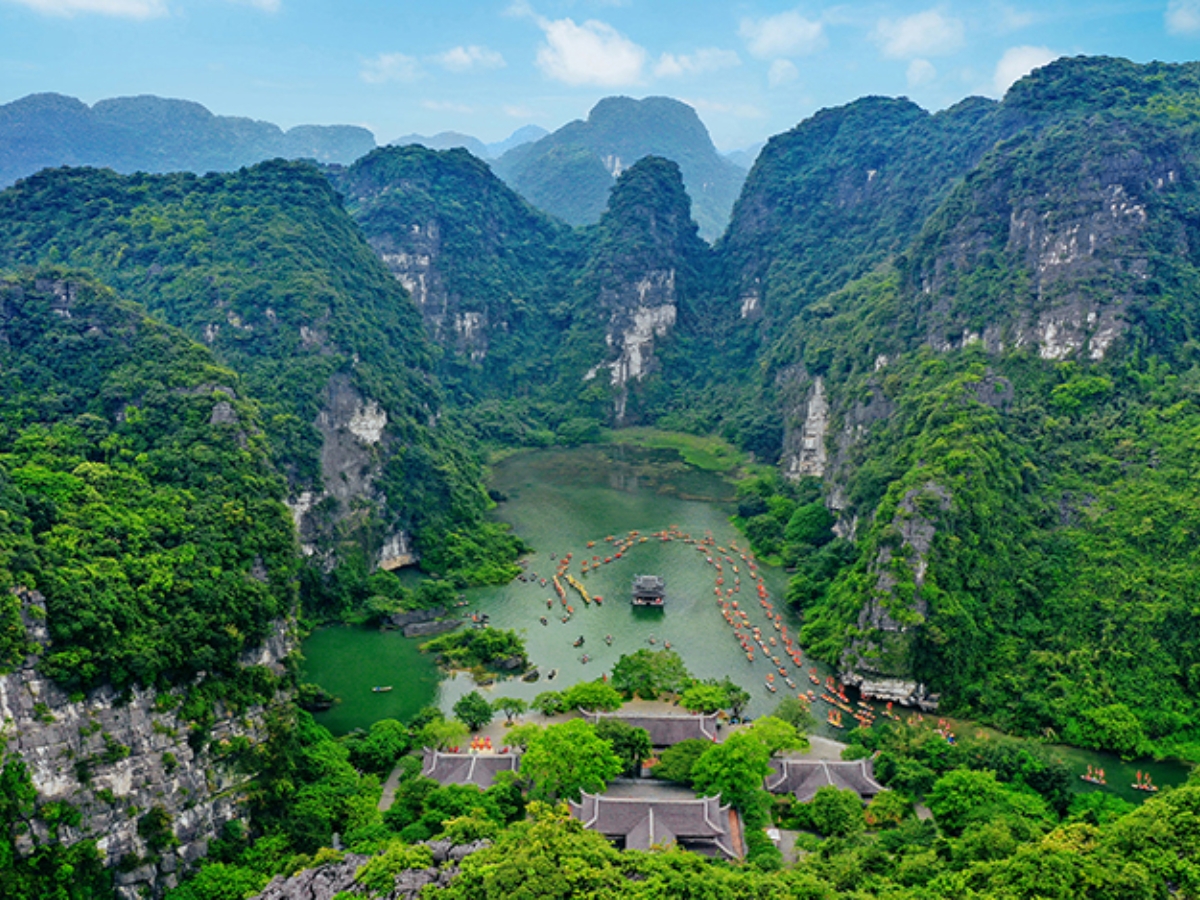 Cảnh quan thiên nhiên Tràng An từ trên cao bao quát