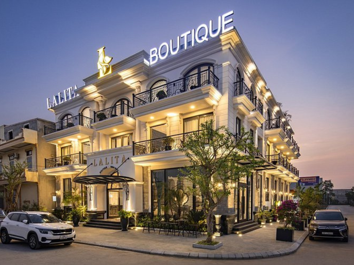Lalita Boutique Hotel and Spa gây ấn tượng với bể bơi vô cực.
