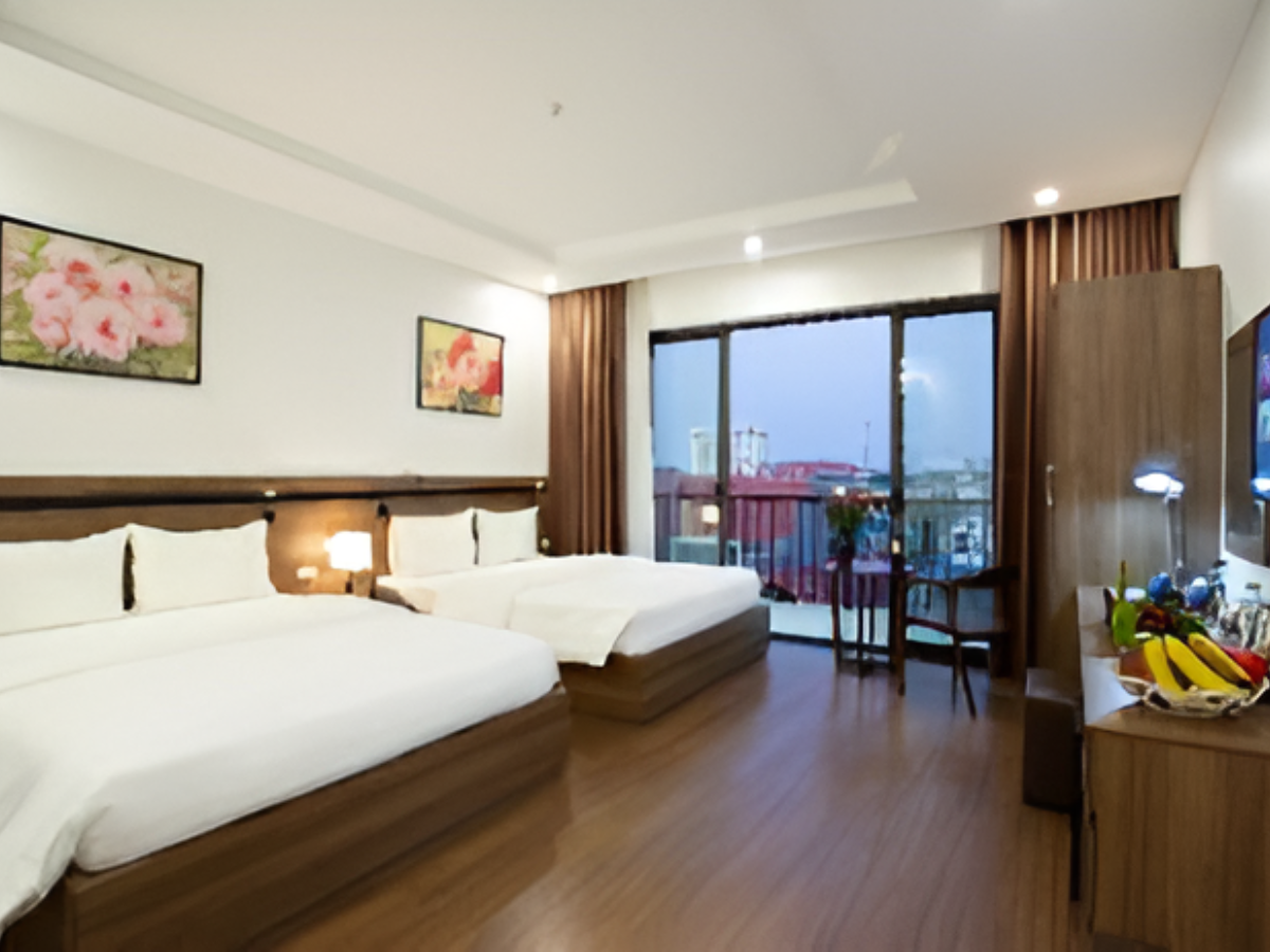Trang An Flower Hotel sở hữu thiết kế mới cùng phòng rộng rãi sáng sủa và nội thất hiện đại.