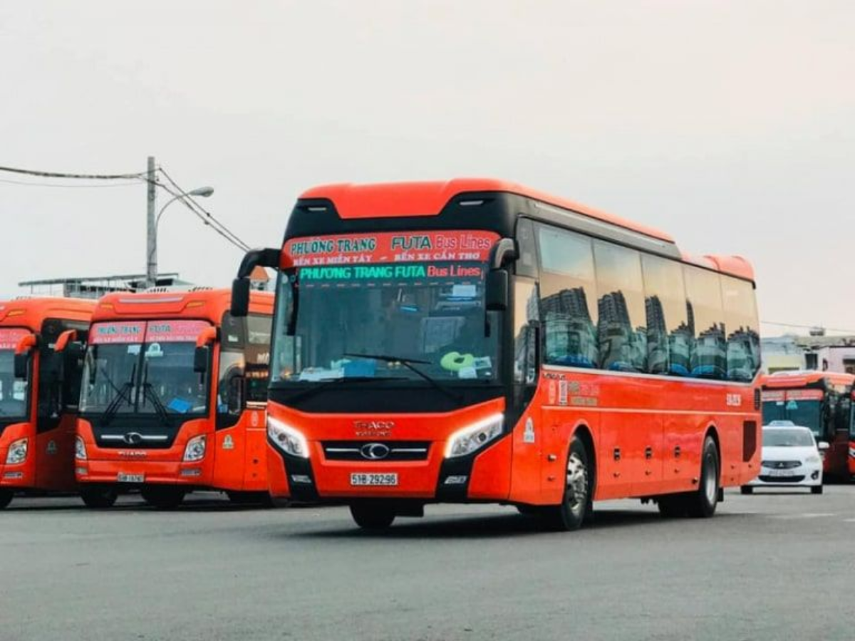 Xe khách và bus công cộng là phương án phù hợp cho du khách muốn tiết kiệm chi phí.