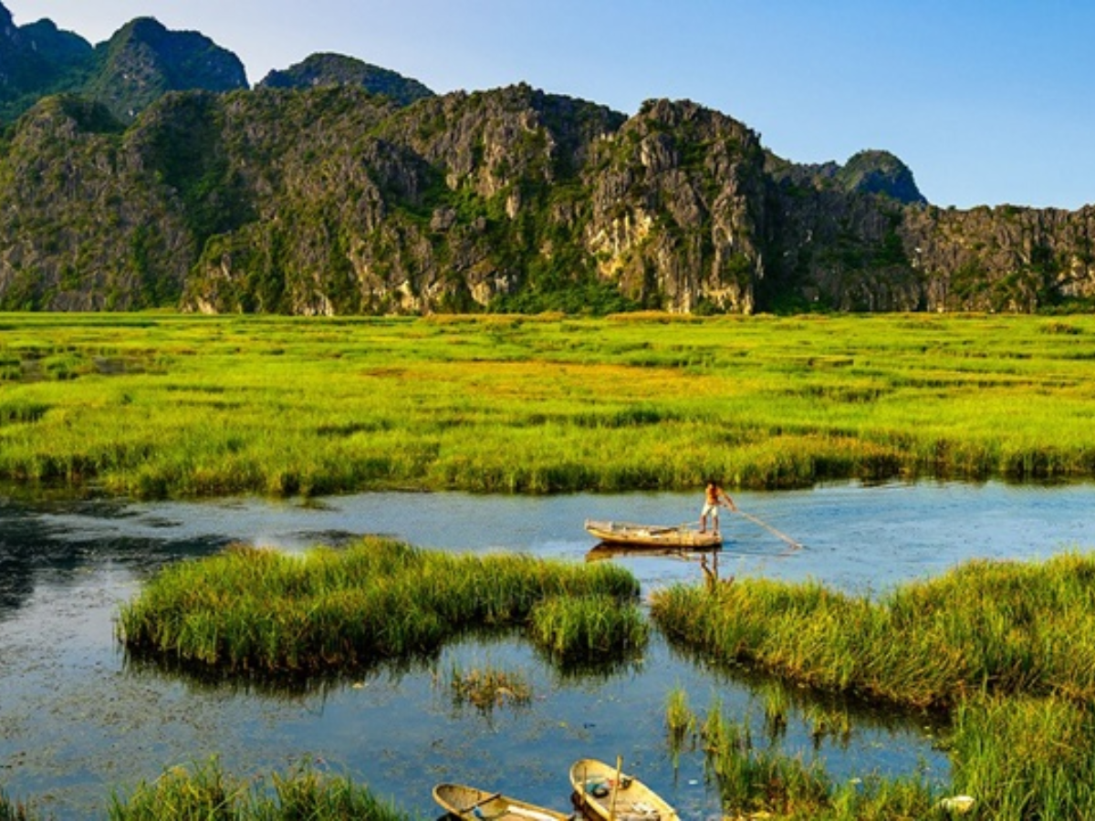 Vân Long là đầm nước ngọt lớn nhất Bắc Bộ nổi tiếng với hệ sinh thái đa dạng và chim quý hiếm.
