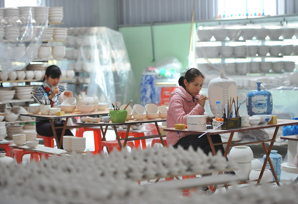 Sản phẩm gốm men trắng đặc trưng của Bồ Bát, mộc mạc nhưng tinh xảo – dấu ấn của dòng gốm cổ nổi tiếng.