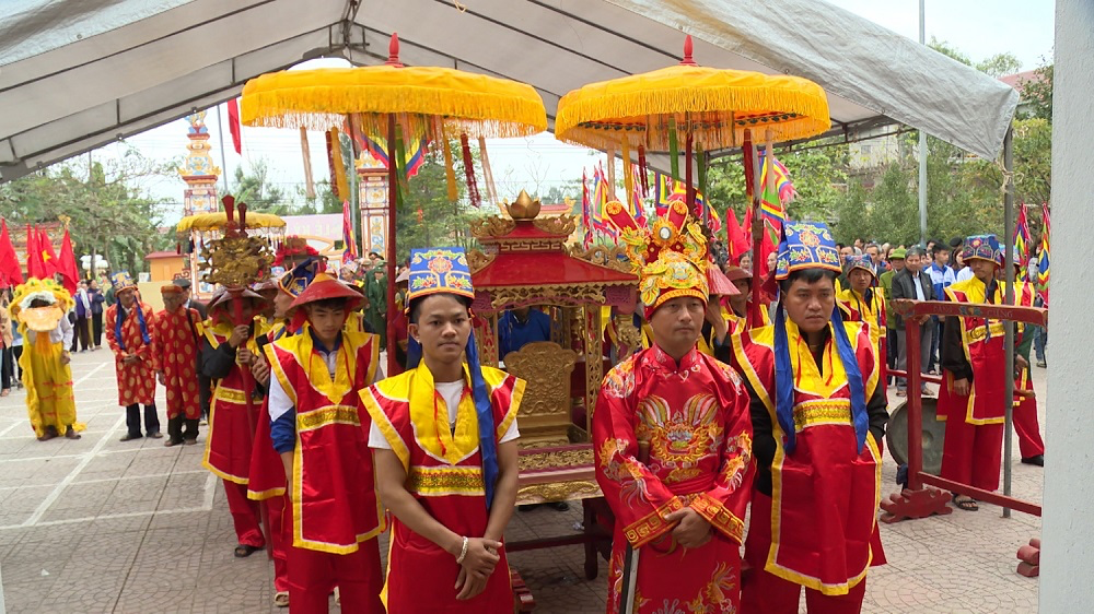 Lễ hội Kỳ Phúc đình Cam Giá rộn ràng tiếng trống hội, đoàn rước và không khí cộng đồng ấm áp giữa lòng Ninh Bình.