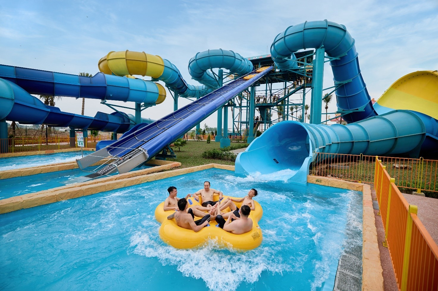 Tổ hợp giải trí sôi động Sun World Ha Nam.