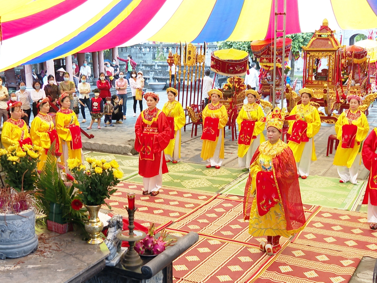 Lễ hội đền Thái Vi là sự kiện nhằm ân các vua Trần và các vị anh hùng có công dựng nước và giữ nước.