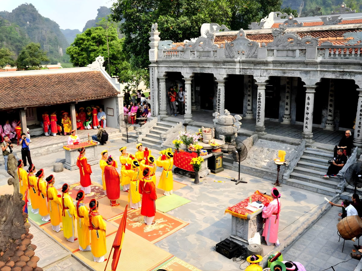 Lễ hội đền Thái Vi diễn ra tại thôn Văn Lâm, phường Nam Hoa Lư, tỉnh Ninh Bình.