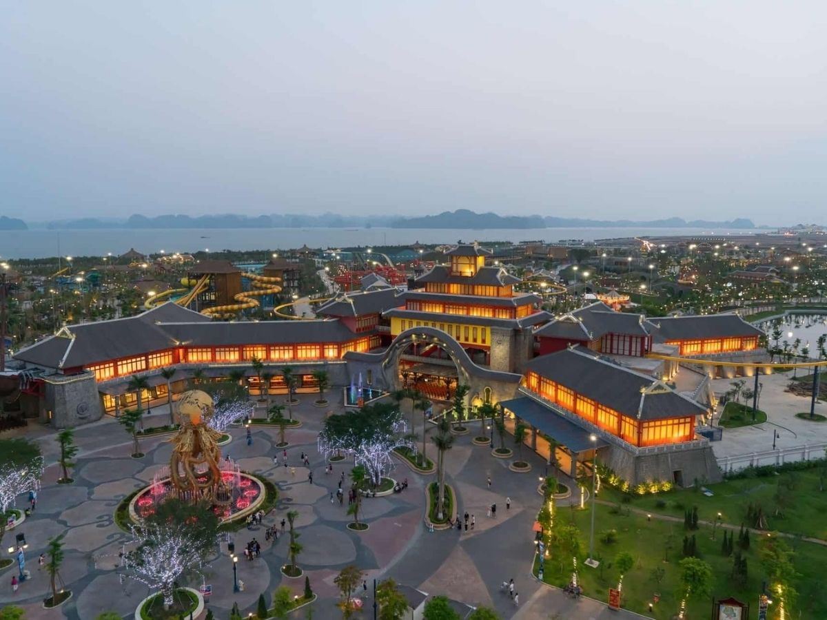 Khi di chuyển theo đường đi Sun World Ha Long từ Hòn Gai, việc lựa chọn thời điểm xuất phát đóng vai trò khá quan trọng.