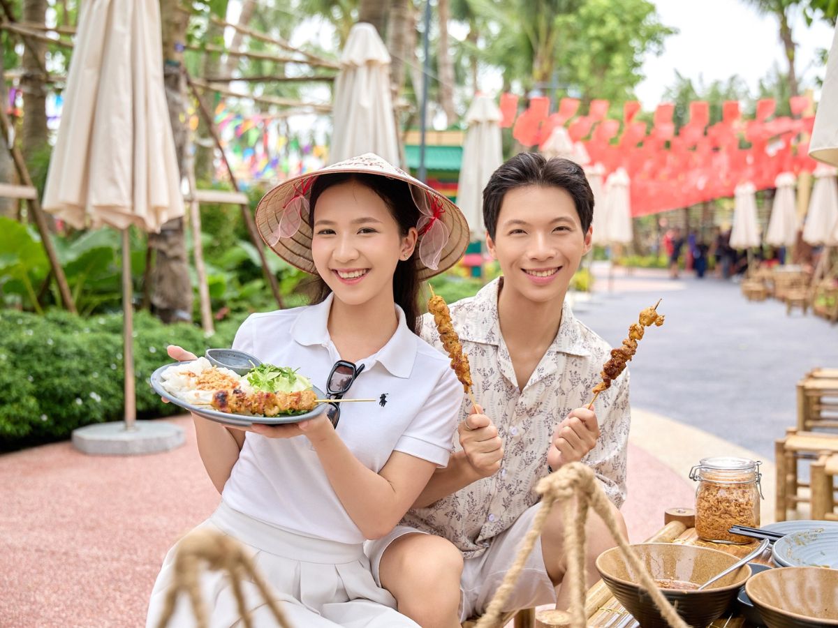 Du khách đừng quên trải nghiệm các khu ẩm thực tại Sun World Ha Nam khi vui chơi ở đây.
