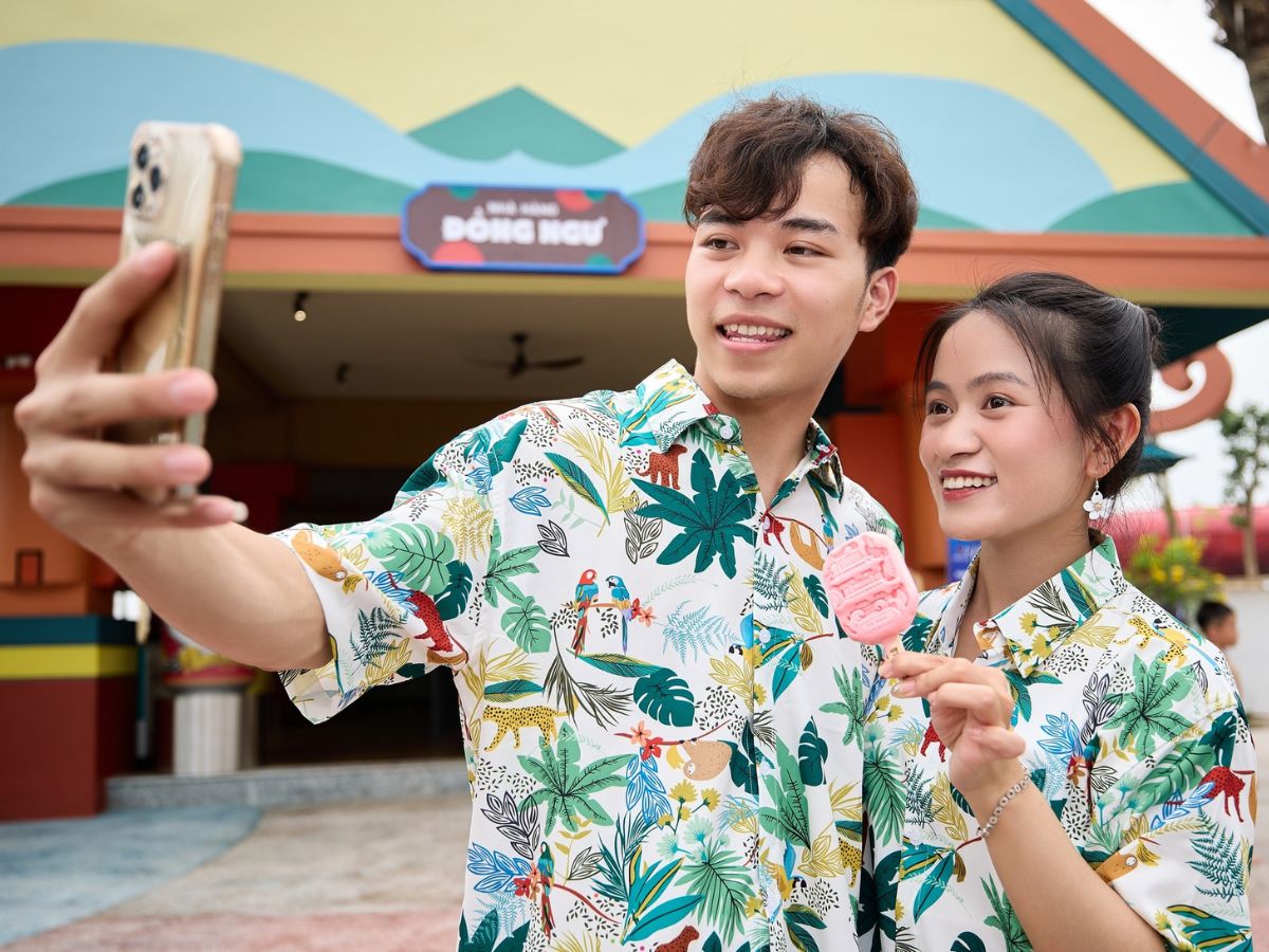 Những trang phục thoải mái cũng như phù hợp với không gian sẽ giúp du khách có được bộ hình đẹp đáng nhớ ở Sun World Ha Nam.