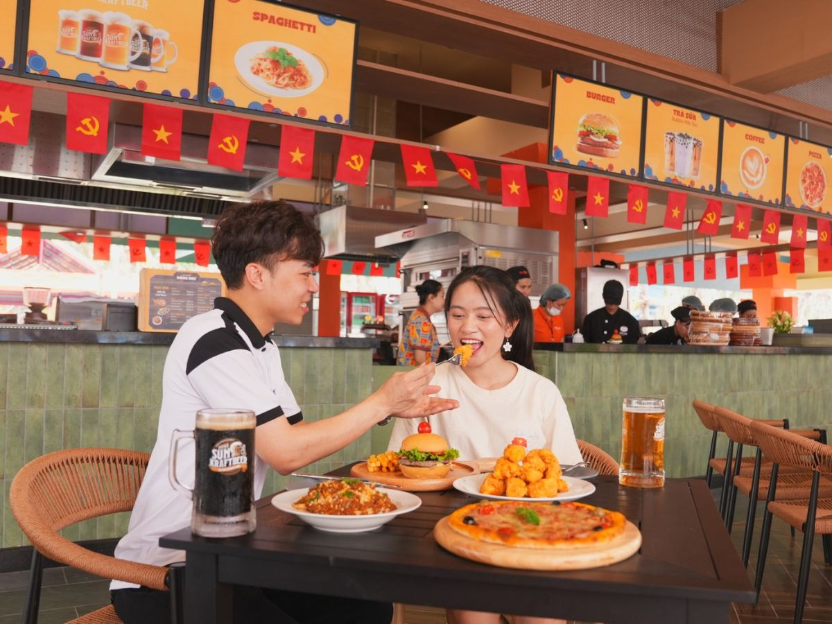 Du khách có thể lưu giữ những bức hình đẹp tại các khu ẩm thực của Sun World Ha Nam.