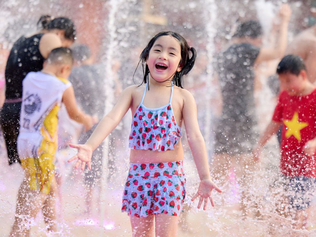 Khu vực đài phun nước trong khuôn viên Sun World Ha Nam rất thích hợp để du khách lưu lại những bức hình năng động và vui vẻ.