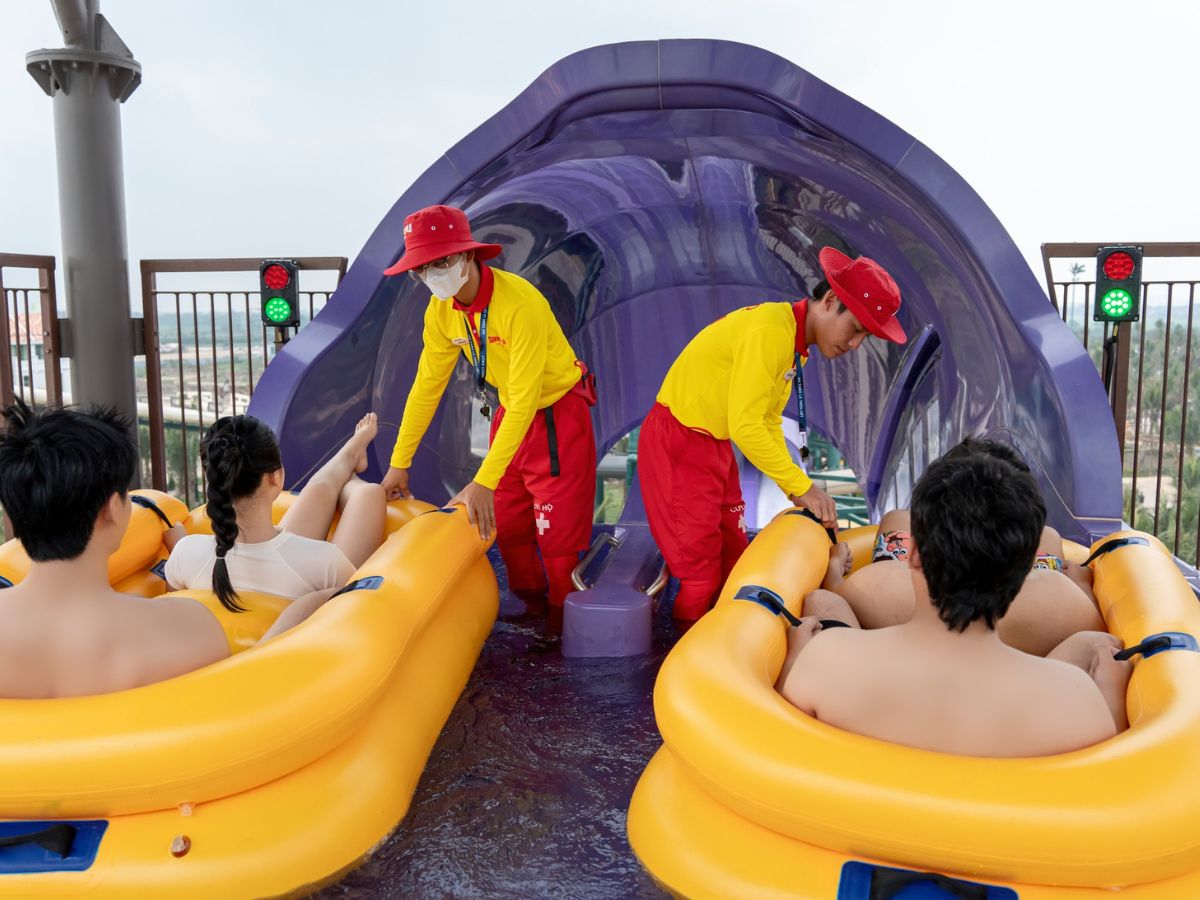 Vấn đề an toàn là lưu ý quan trọng mà du khách cần quan tâm khi tham gia các trò chơi cảm giác mạnh tại Sun World Ha Nam.