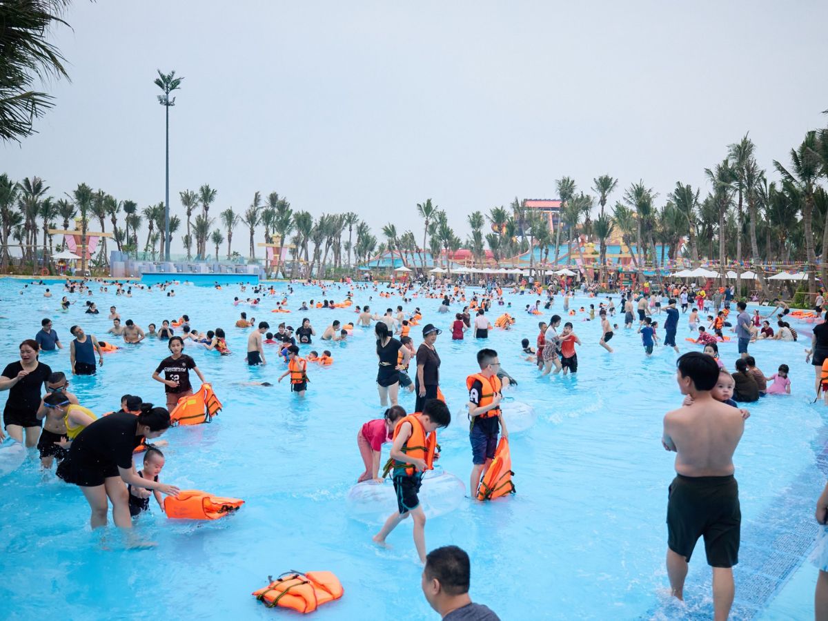 Không gian khu vui chơi Sun World Ha Nam rộng rãi và đa dạng các trò chơi hấp dẫn dành cho các gia đình có trẻ nhỏ. (Nguồn: Sưu tầm)