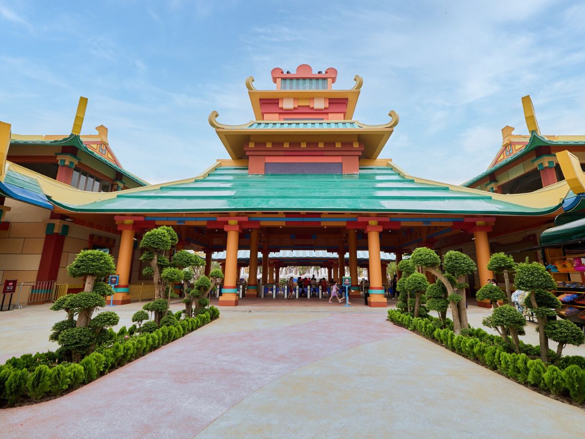 Du khách có thể đặt vé combo Sun World Ha Nam trực tuyến ngay tại website chính thức để nhận ưu đãi giảm giá và tránh phải xếp hàng chờ đợi tại cổng soát vé.