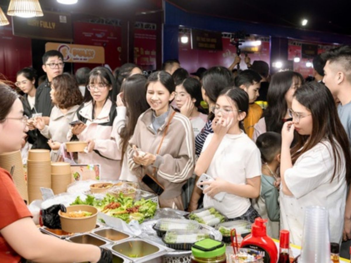 Khu check-in và ẩm thực tại sự kiện được thiết kế đẹp mắt với nhiều góc sống ảo