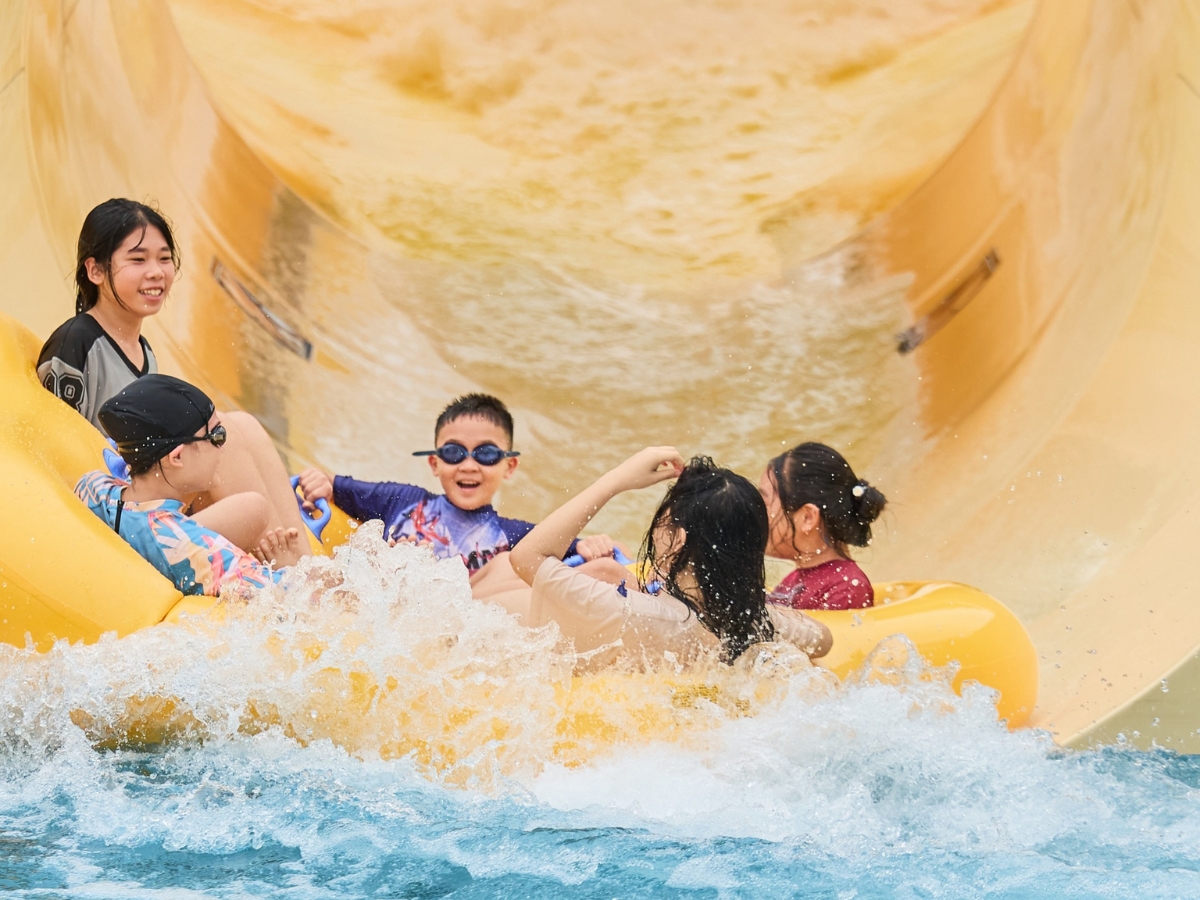 Buổi sáng là thời điểm lý tưởng để vui chơi tại công viên nước. (Nguồn: Sưu tầm)